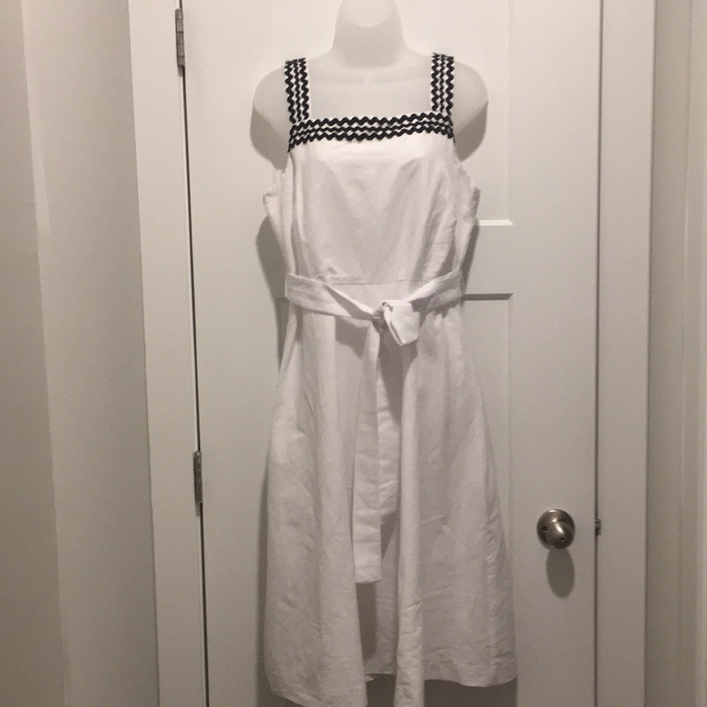 Sleeveless White Dress 👗,size-12 P,Linen/Cotton